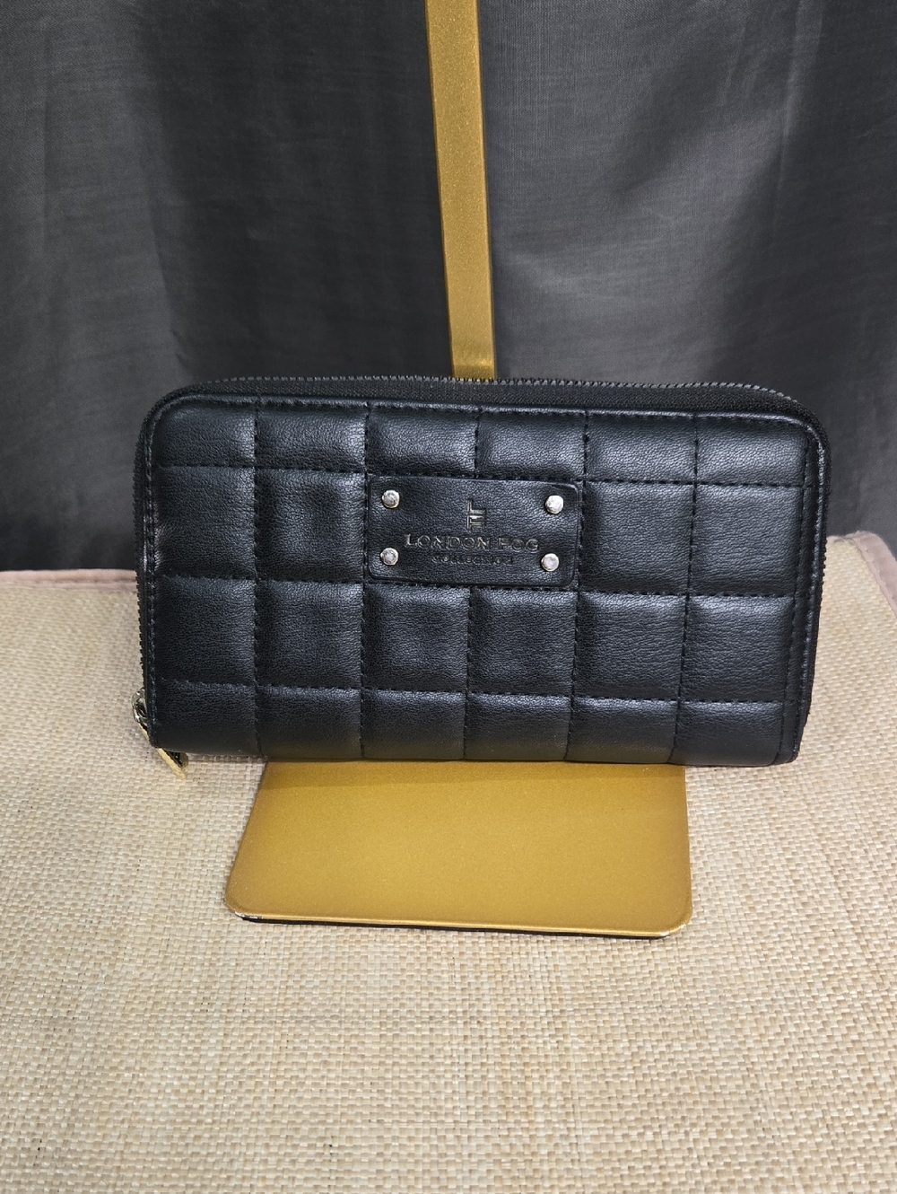 London Fog Black Quilted Zip Wallet with Logo Plate EUC